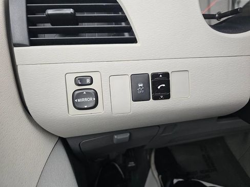 Used 2011 Toyota Sienna w/ Towing Pkg FWD image 30