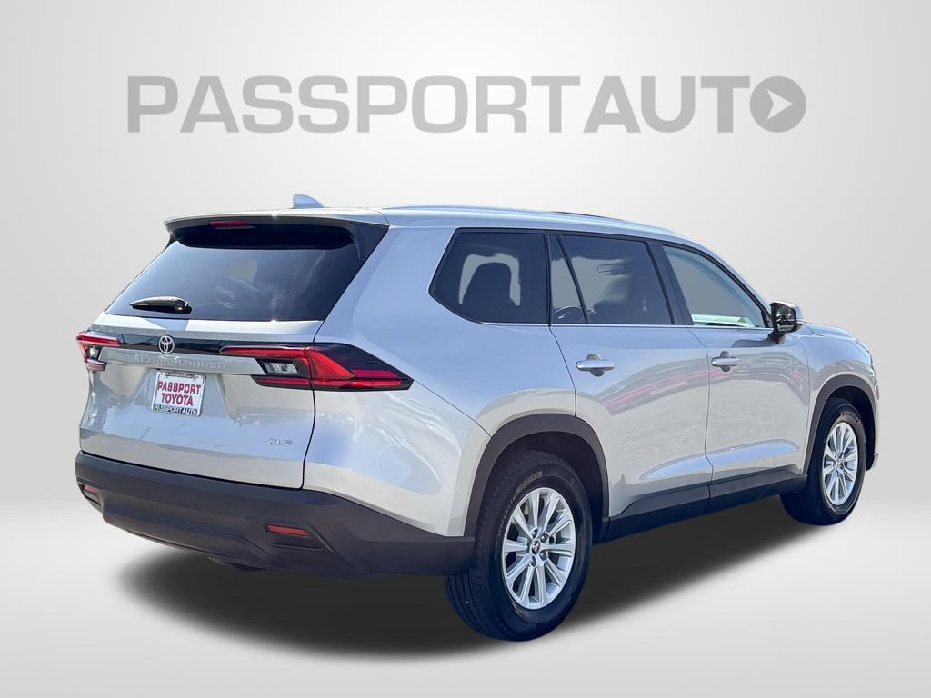 Used 2025 Toyota Grand Highlander AWD image 11