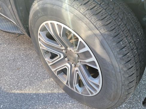 Used 2024 Jeep Wagoneer L 4WD w/ Premium Group I image 4