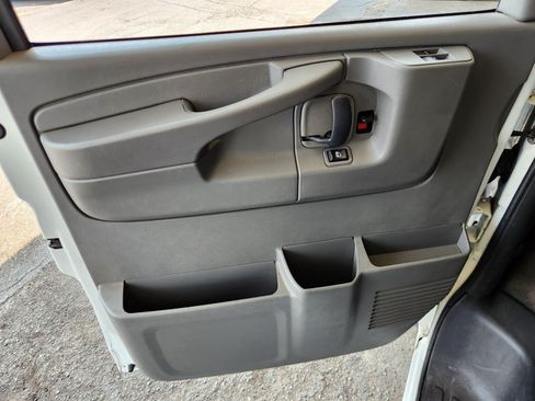 Used 2011 Chevrolet Express 2500 LT w/ LT Preferred Equipment Group RWD image 8