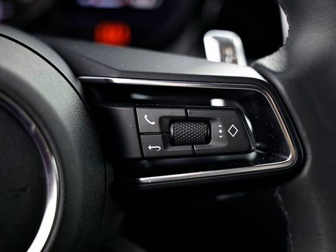 Certified 2025 Porsche Macan AWD/4WD image 37