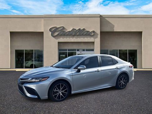 Used 2024 Toyota Camry SE image 7