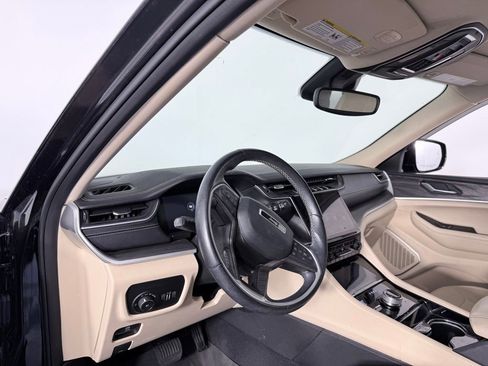 Used 2022 Jeep Grand Cherokee Limited image 25