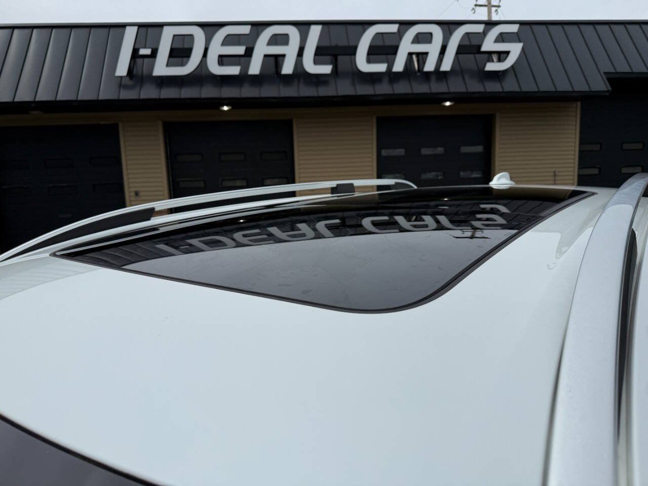 Used 2016 Volvo XC90 T6 Momentum w/ Momentum Plus Package AWD/4WD image 13