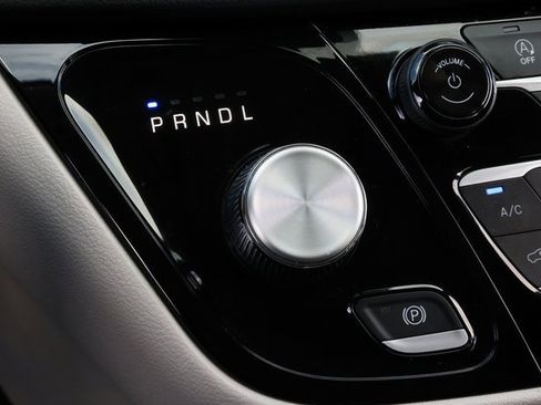 Used 2024 Chrysler Voyager LX image 26