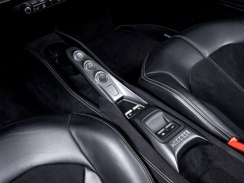 Certified 2021 Ferrari F8 Tributo image 29