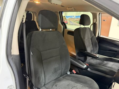 Used 2019 Dodge Grand Caravan SE FWD image 37