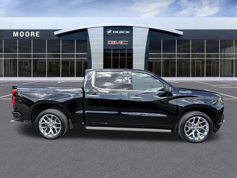 Used 2019 Chevrolet Silverado 1500 High Country w/ Technology Package AWD/4WD image 2