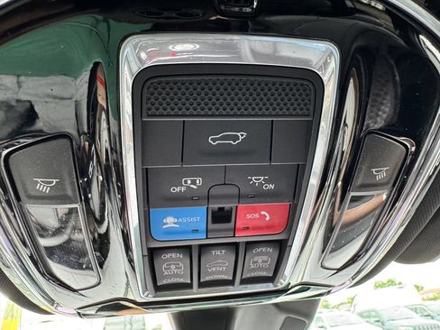 Used 2021 Jeep Grand Cherokee L Summit w/ Luxury Tech Group V AWD/4WD image 30