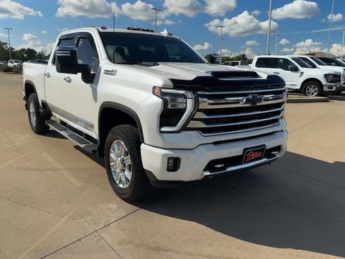 Used 2024 Chevrolet Silverado 2500 High Country w/ High Country Premium Package AWD/4WD image 9