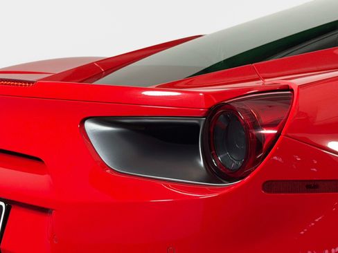 Used 2019 Ferrari 488 GTB RWD image 8