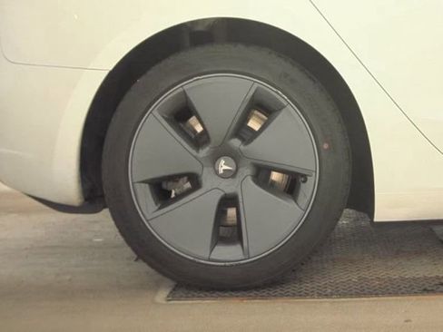 Used 2023 Tesla Model 3 Standard Range image 21