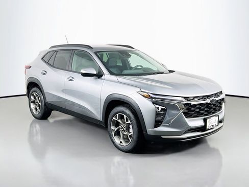 New 2026 Chevrolet Trax LT image 3