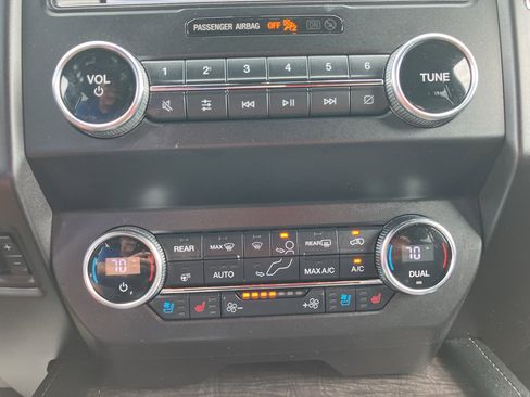 Used 2019 Ford Expedition Limited w/ Equipment Group 302A AWD/4WD image 20