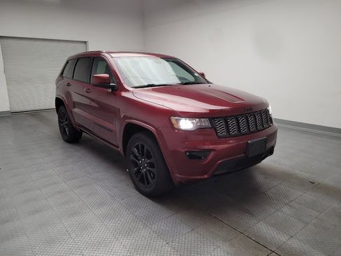 Used 2020 Jeep Grand Cherokee Altitude AWD/4WD image 13