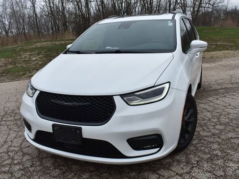 Used 2021 Chrysler Pacifica Touring-L w/ S Appearance Package image 12