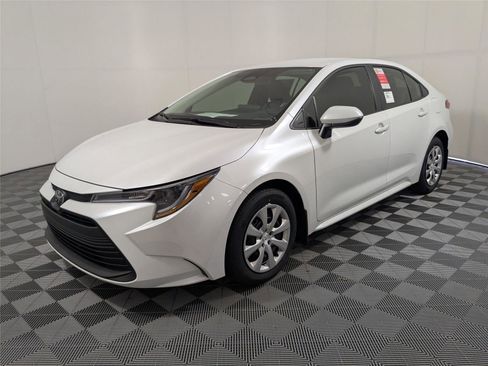 New 2026 Toyota Corolla LE image 2