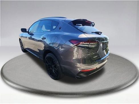 Used 2022 Maserati Levante Modena image 8