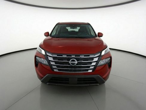 Used 2025 Nissan Rogue SV image 2