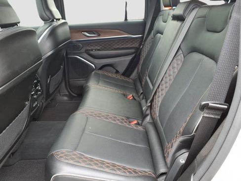 Used 2023 Jeep Grand Cherokee Summit AWD/4WD image 12