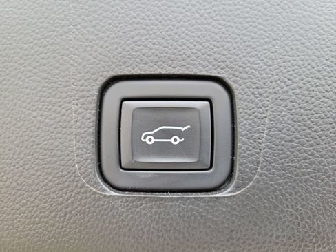 Used 2023 Chevrolet Traverse LT w/ LPO, Floor Liner Package AWD/4WD image 10