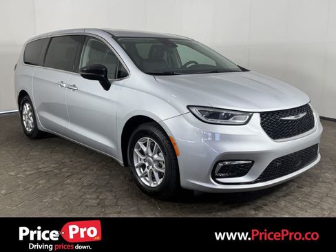 Used 2024 Chrysler Pacifica Touring-L FWD image 1