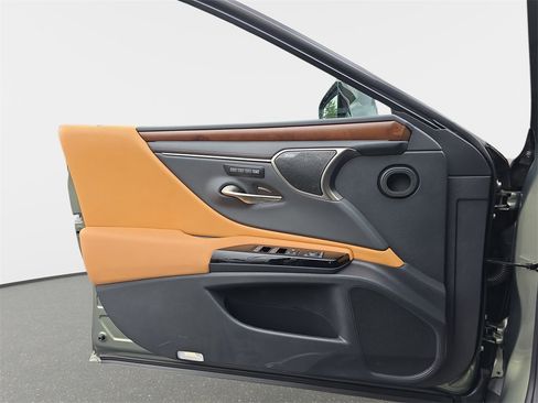 New 2025 Lexus ES 300h w/ Luxury Package image 27