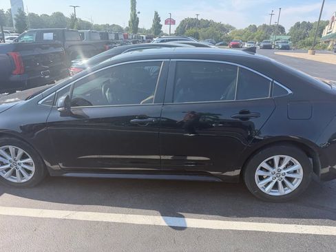 Used 2024 Toyota Corolla XLE FWD image 5
