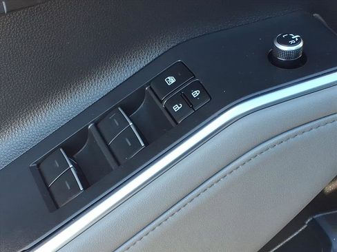 Used 2022 Toyota Highlander Limited image 18