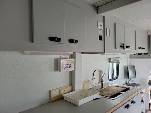 Used 2007 Ford E-450 and Econoline 450 image 22