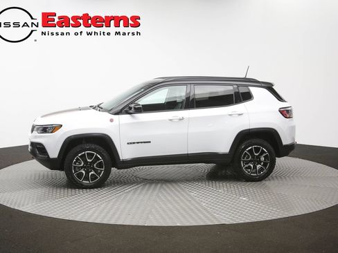 Used 2025 Jeep Compass Trailhawk w/ Trailer Tow Group AWD/4WD image 57