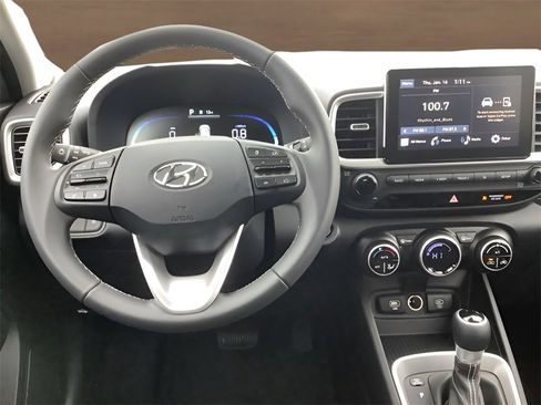 Used 2025 Hyundai Venue SEL image 9