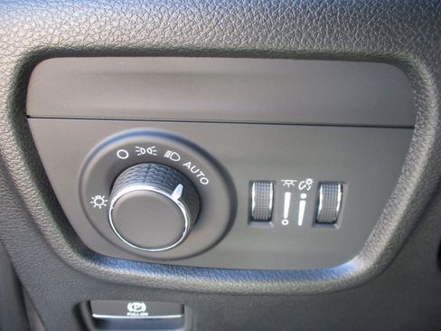 Used 2024 Jeep Grand Cherokee L Laredo w/ Luxury Tech Group I RWD image 30