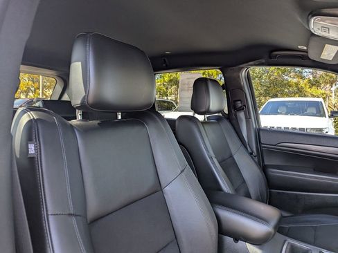 Used 2021 Jeep Grand Cherokee Laredo X image 11