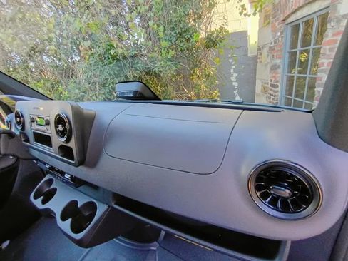 Used 2025 Mercedes-Benz Sprinter 2500 image 43