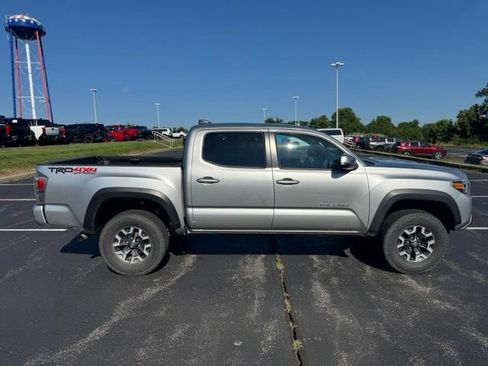 Used 2021 Toyota Tacoma TRD Off-Road w/ Technology Package AWD/4WD image 2