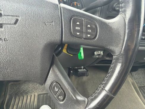 Used 2005 Chevrolet Silverado 2500 LS w/ Heavy-Duty Power Package AWD/4WD image 11