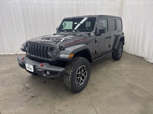 Used 2025 Jeep Wrangler Unlimited Rubicon image 3