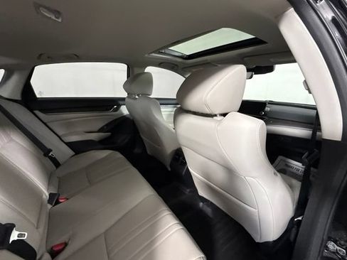 Used 2018 Honda Accord Touring image 32