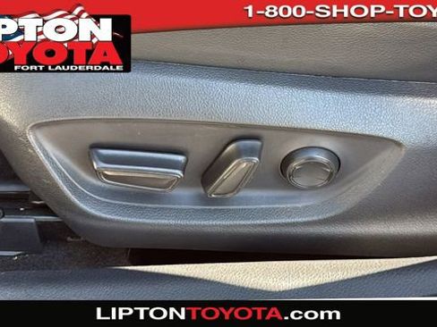 Used 2020 Toyota Camry SE image 19