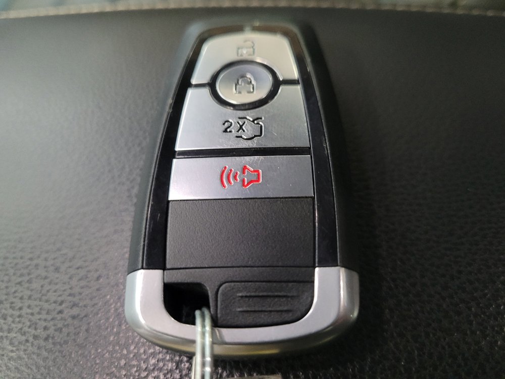 Used 2019 Ford Fusion SE FWD image 32
