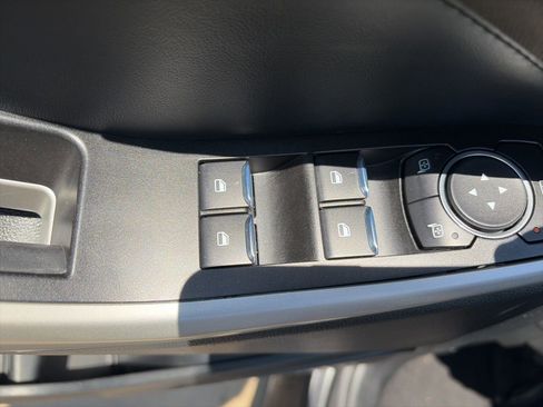 Used 2020 Ford Explorer XLT RWD image 13