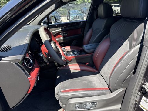 Used 2022 Bentley Bentayga AWD/4WD image 15