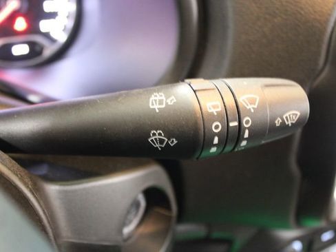 Used 2023 Jeep Renegade Latitude image 32