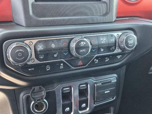 Used 2020 Jeep Wrangler Rubicon w/ LED Lighting Group AWD/4WD image 10