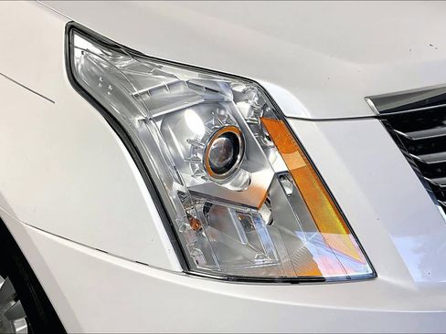 Used 2013 Cadillac SRX Luxury image 27