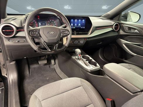 Used 2025 Chevrolet Trax RS w/ Driver Confidence Package FWD image 28