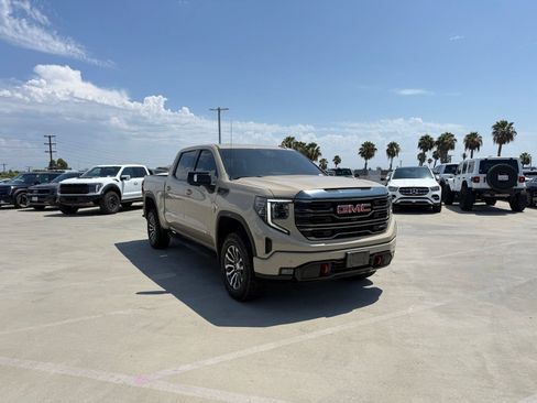 Used 2023 GMC Sierra 1500 AT4 w/ AT4 Premium Package AWD/4WD image 4