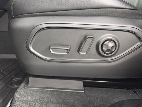 Used 2025 Jeep Grand Cherokee L Limited RWD image 28