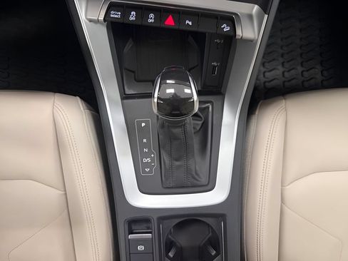Used 2020 Audi Q3 2.0T Premium Plus w/ Premium Plus Package AWD/4WD image 17